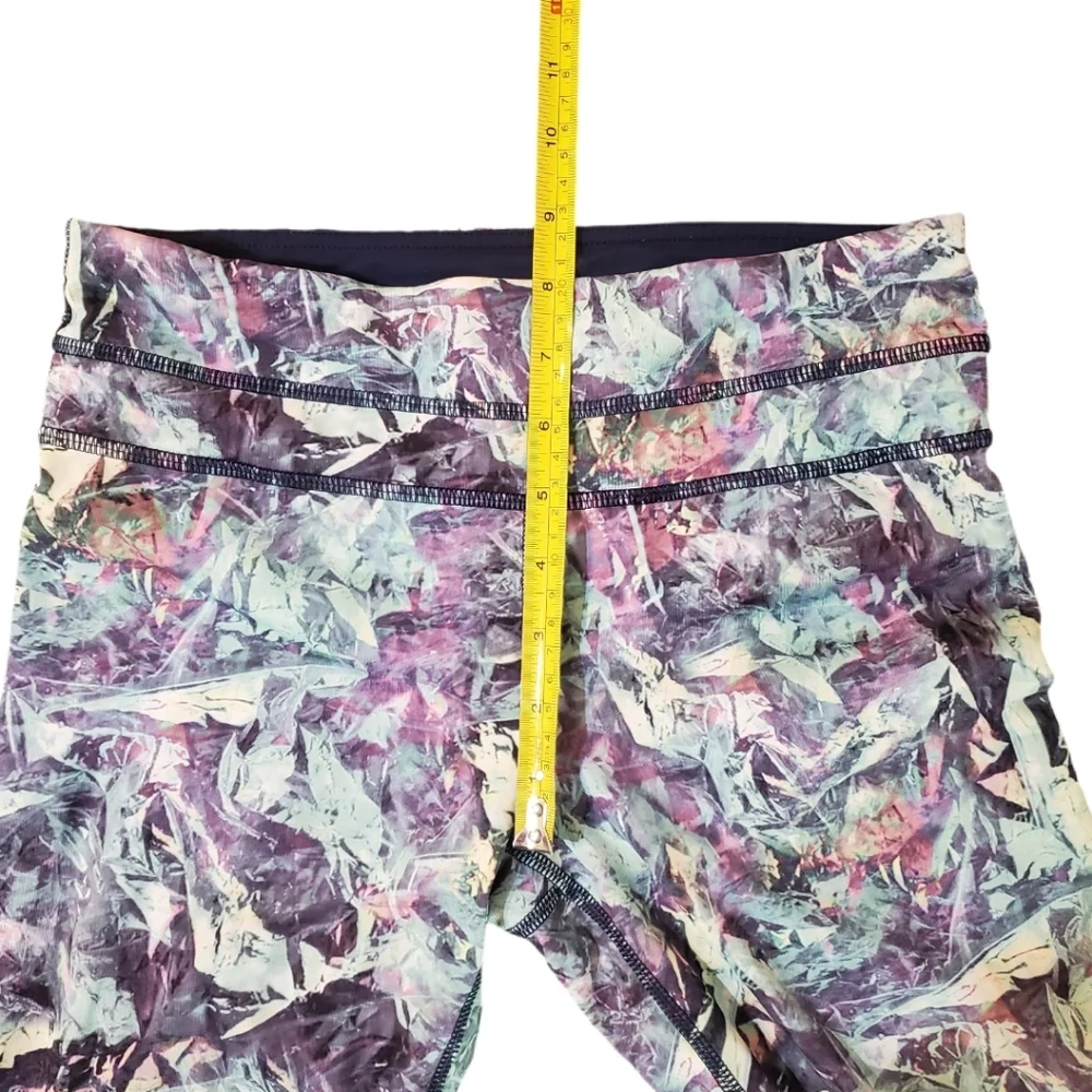 Lululemon Women's Run Top Speed Iridescent Multi-color Crop‎ Leggings 4